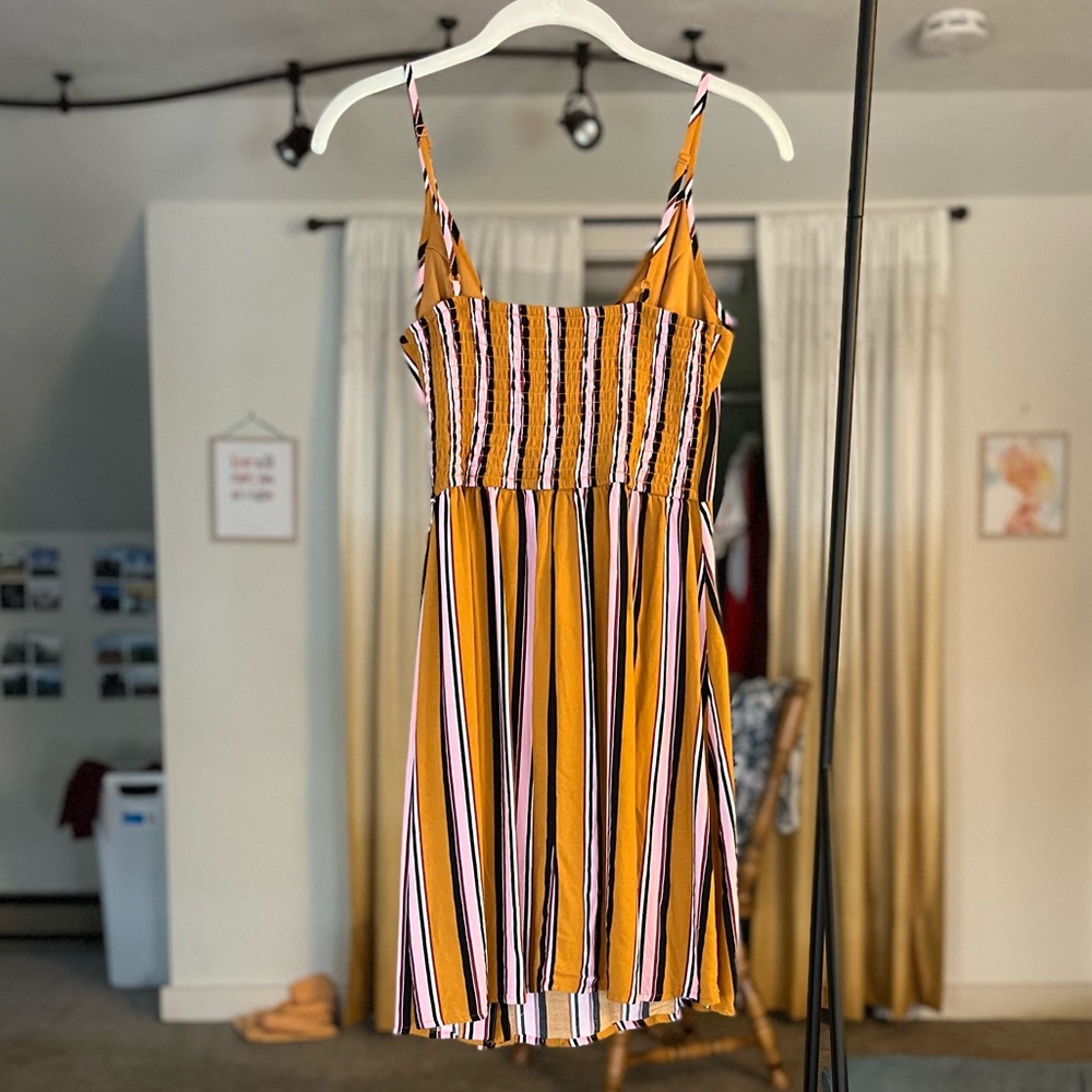 BUNDLE ME * Faux Wrap Dress - Picture 3 of 6